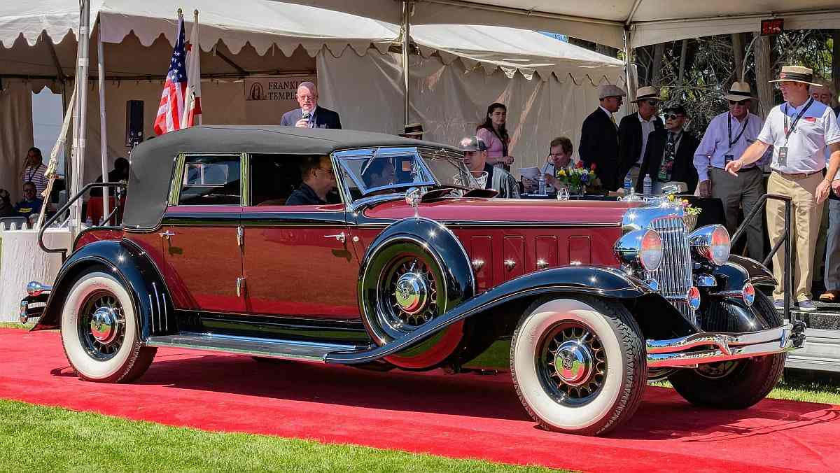 Click to Enlarge-Esc to Close myimgs/ArtDecoCars1910-36/1932 Chrysler-Imperial-LeBaron-CL.jpg